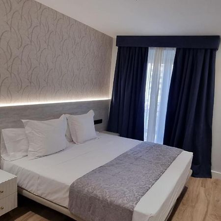 Ch La Petite Maison - Boutique - Madrid Eksteriør billede