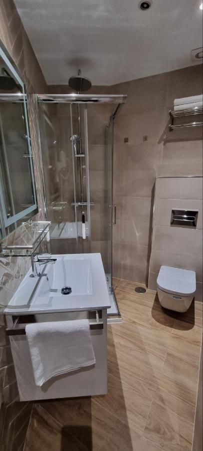 Ch La Petite Maison - Boutique - Madrid Eksteriør billede