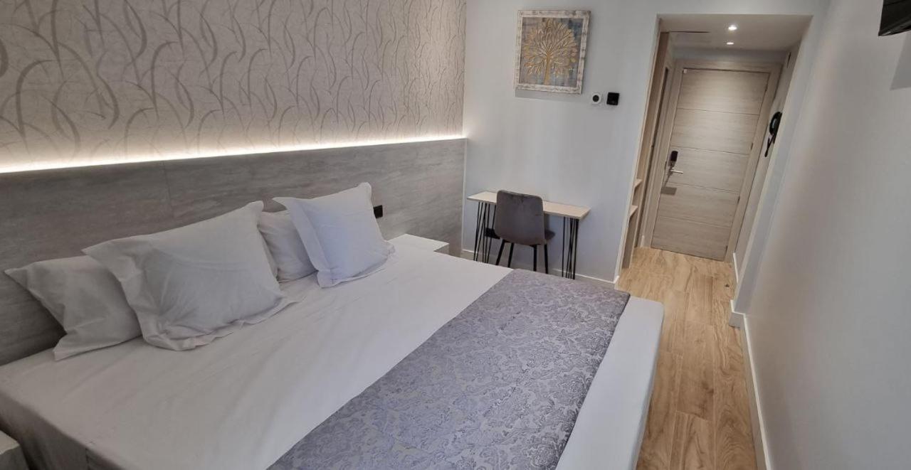 Ch La Petite Maison - Boutique - Madrid Eksteriør billede