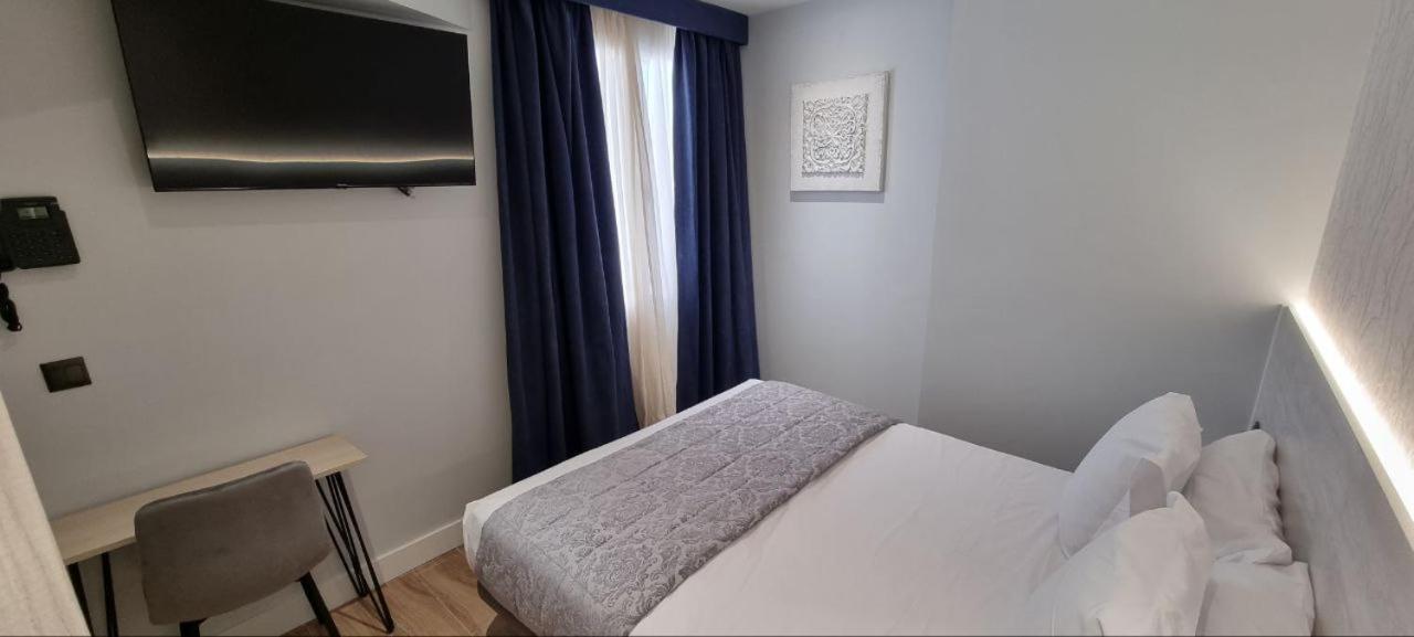 Ch La Petite Maison - Boutique - Madrid Eksteriør billede